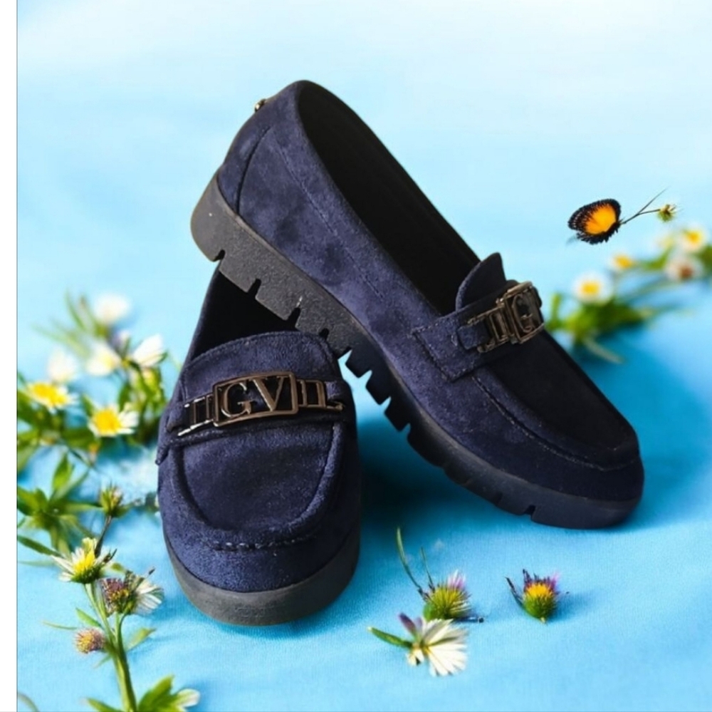 Gloria VANDERBILT LEIGH loafers W LUG SOLES with Suede Finish.  6.5 60$ …navy